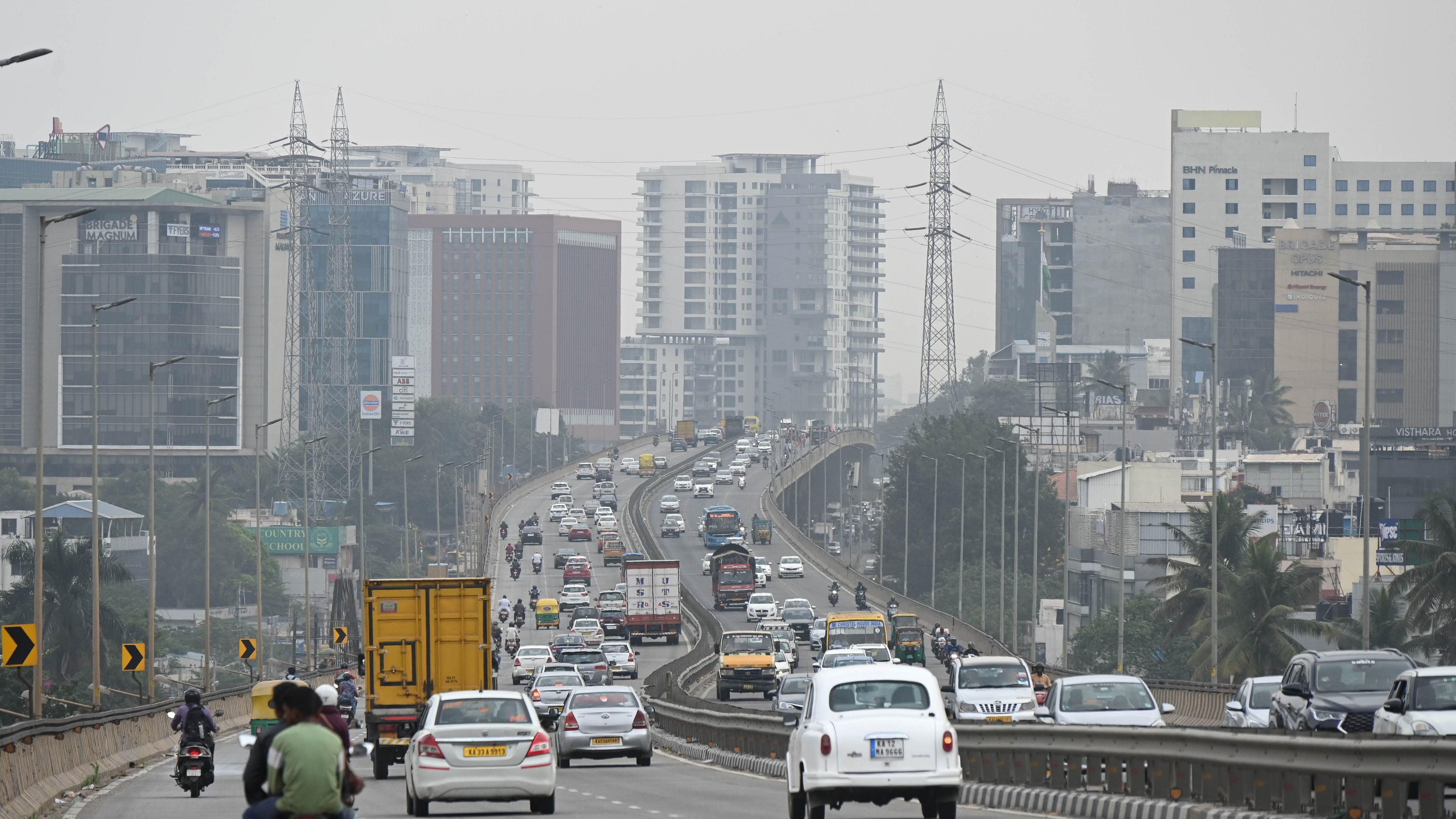 <div class="paragraphs"><p>Commuters make their way along a highway amid a thick smog conditions on Airport road flyover near Hebbal in Bengaluru.</p></div>